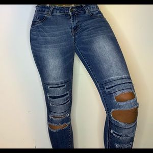 Cute patched and ripped skinny jeans 💖